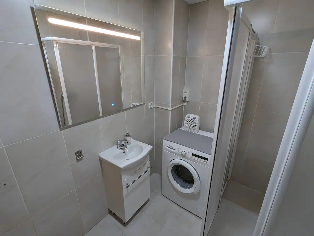 e07ffc1c-8a90-4763-ae21-aa42a49aa5aa